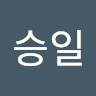 정*일